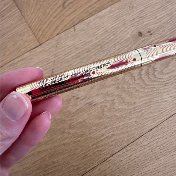 Mac Cosmetics - Chromacrayon Eye Shadow Stick in Bubbleglam Brown - Picture 3 of 3